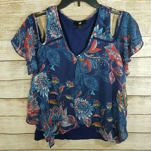 🌟B2G1 NWT Iz Byer Cold Shoulder Floral Flowy Top